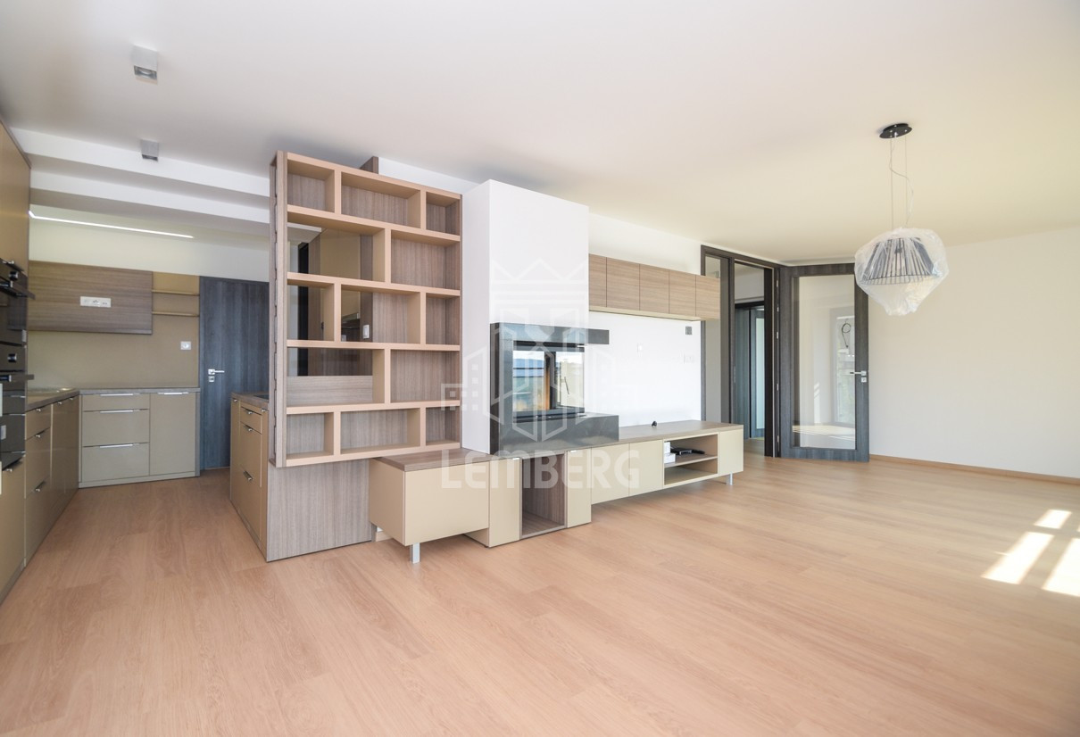 Нова 3-кімнатна квартира з видом на Дунай